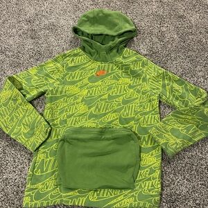 Boys Youth Nike hooded sweatshirt green size Medium M
With a zip front pocket
